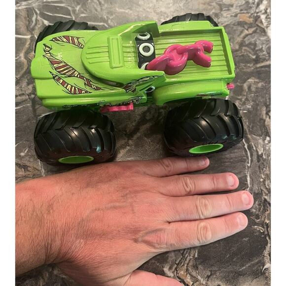 Mattel Hot Wheels Monster Trucks Hotweiler Dog Undead 1:24 2018 - Very Nice! - Picture 5 of 6